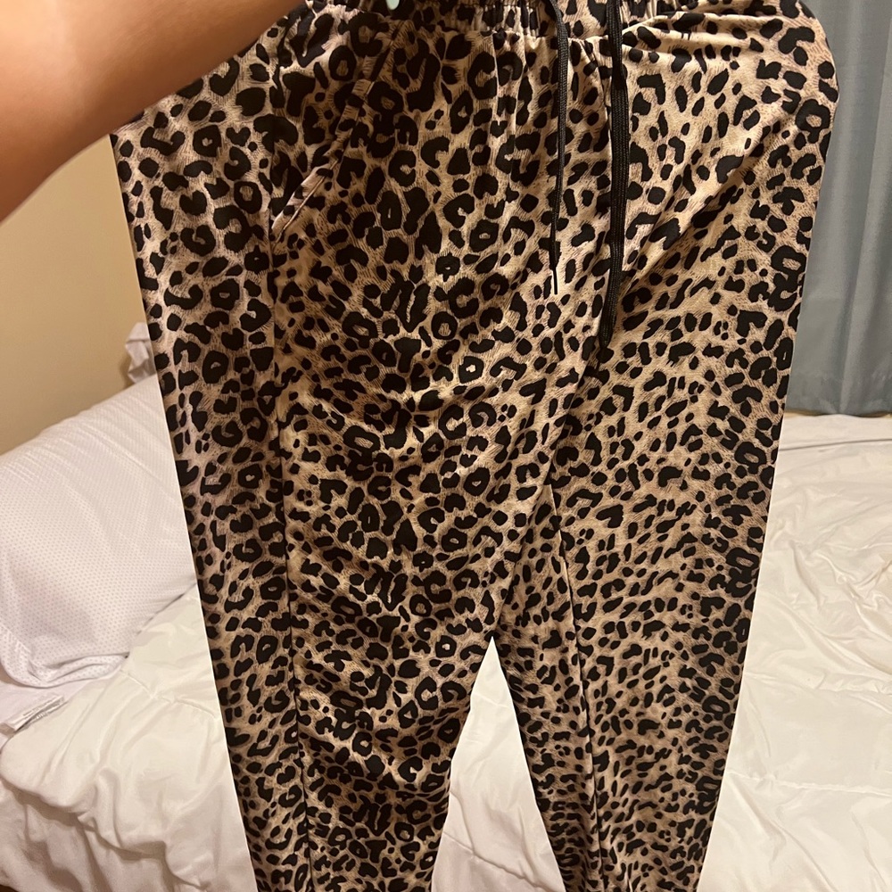 ❌❌❌Leopard joggers